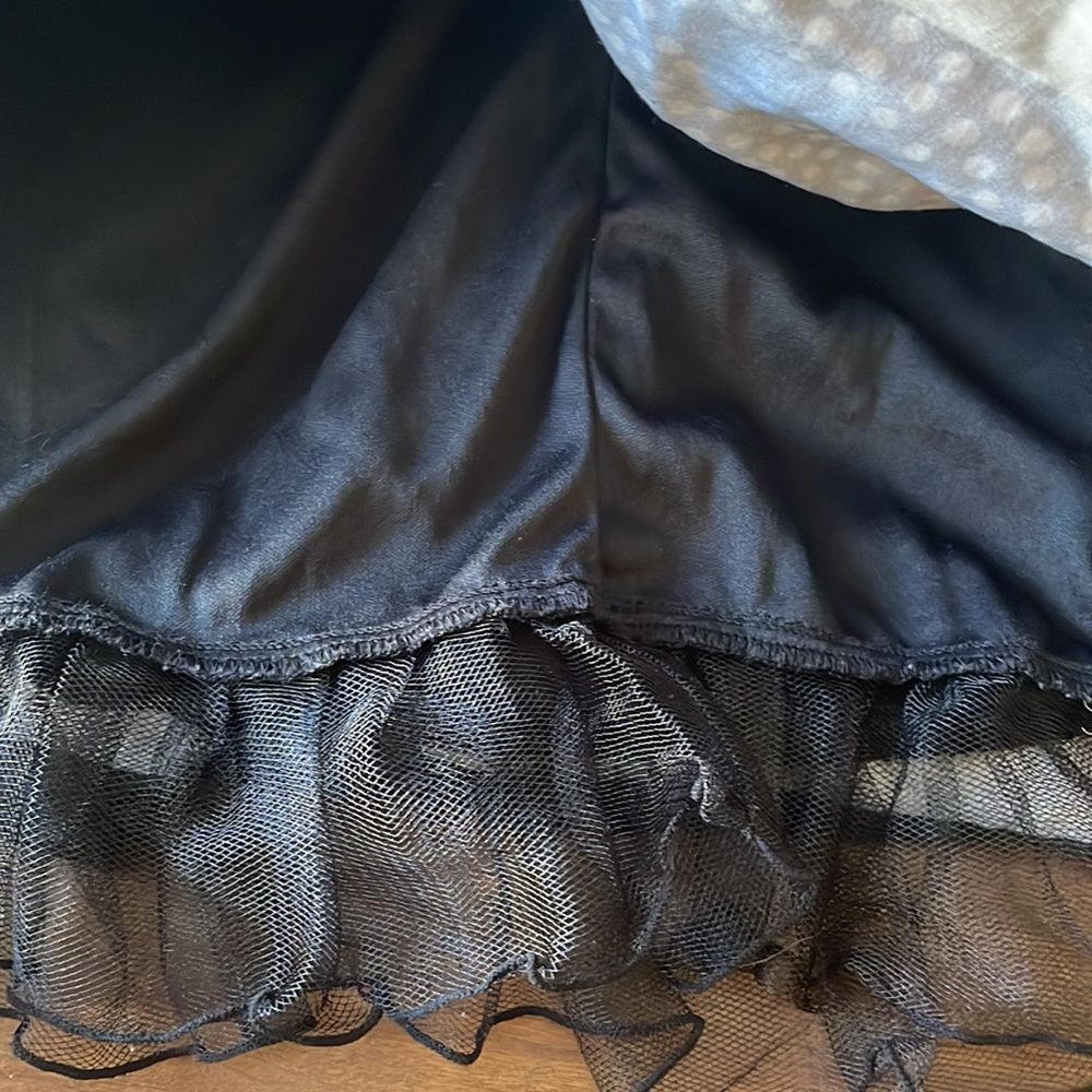 B.wear dress - Picture 4 of 4